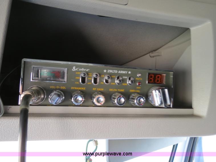 image for item B4564 2004 Volvo VNL semi truck