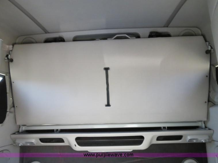 image for item B4564 2004 Volvo VNL semi truck