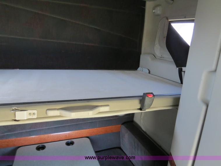 image for item B4564 2004 Volvo VNL semi truck