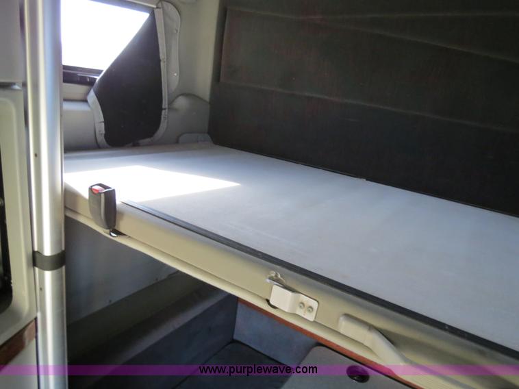 image for item B4564 2004 Volvo VNL semi truck