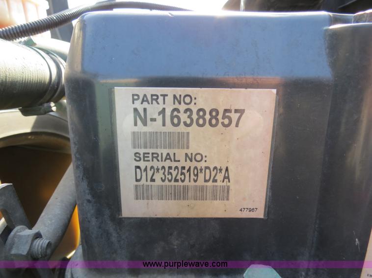 image for item B4564 2004 Volvo VNL semi truck