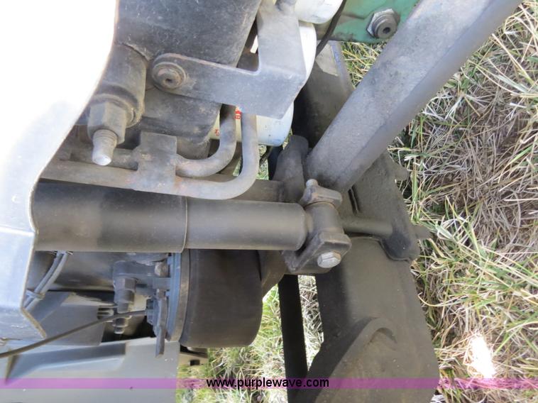 image for item B4564 2004 Volvo VNL semi truck