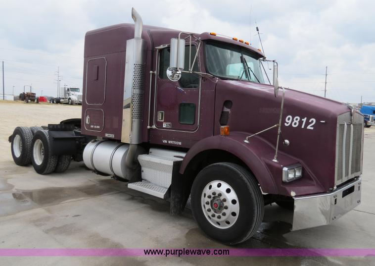 image for item B4567 1998 Kenworth T800 semi truck