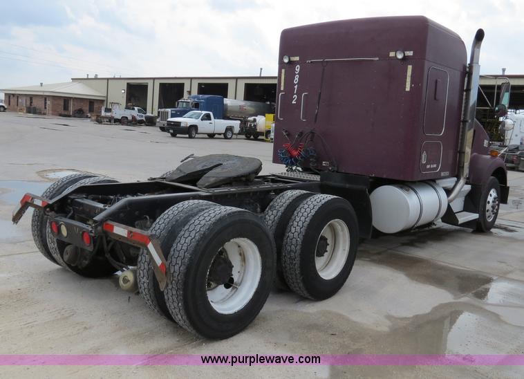 image for item B4567 1998 Kenworth T800 semi truck