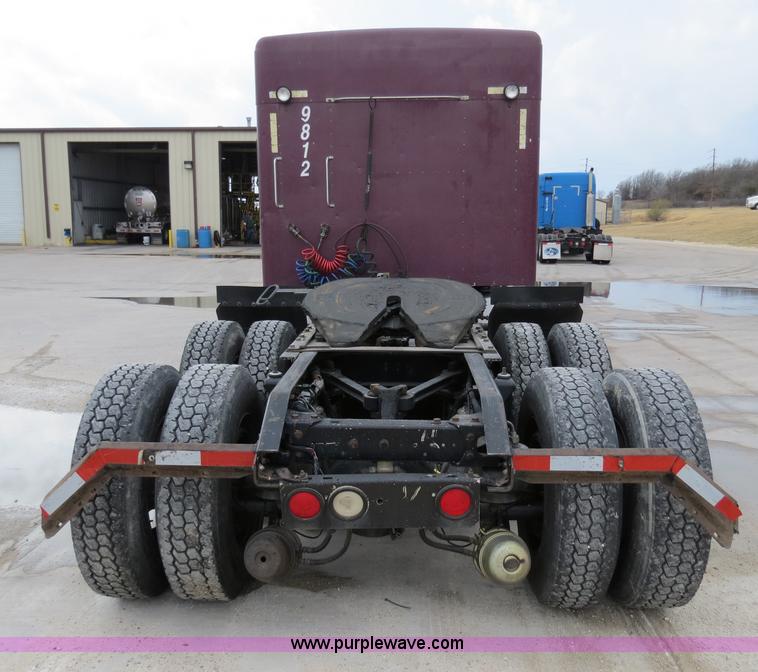 image for item B4567 1998 Kenworth T800 semi truck