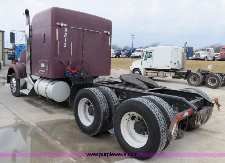 image for item B4567 1998 Kenworth T800 semi truck
