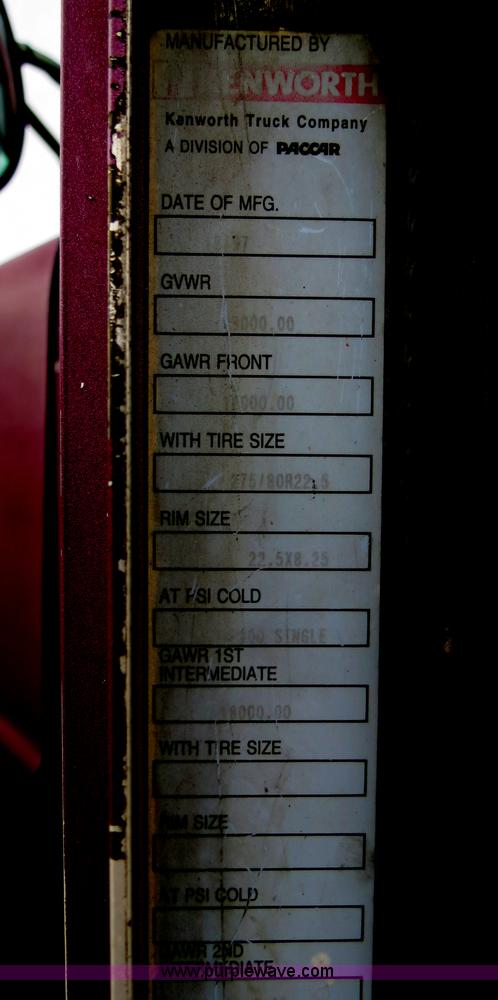 image for item B4567 1998 Kenworth T800 semi truck