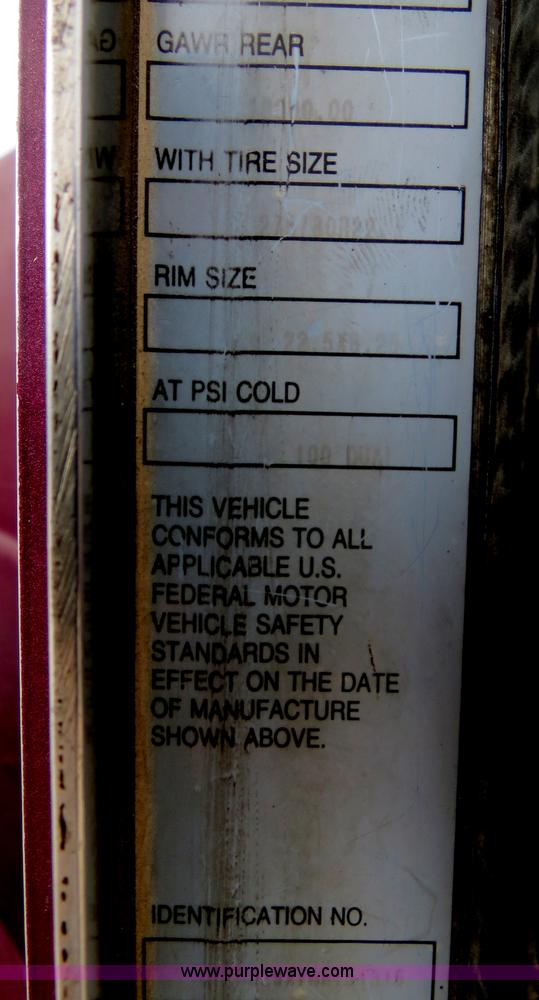 image for item B4567 1998 Kenworth T800 semi truck