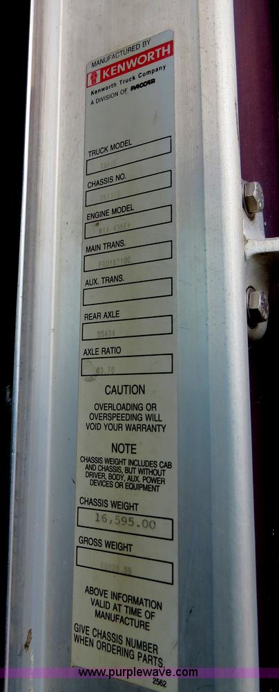 image for item B4567 1998 Kenworth T800 semi truck