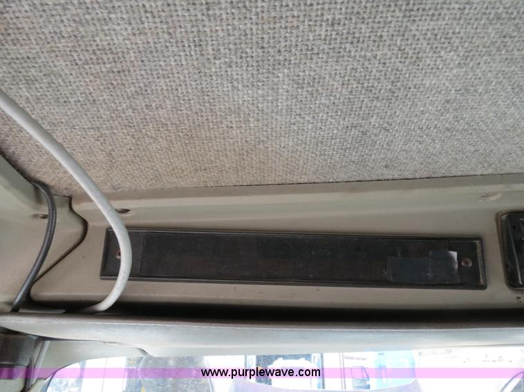 image for item B4567 1998 Kenworth T800 semi truck