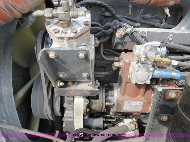 image for item B4567 1998 Kenworth T800 semi truck