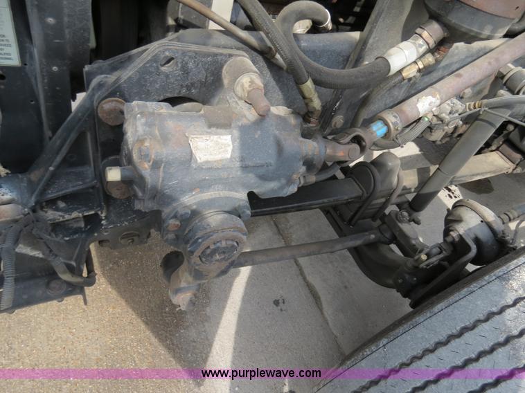 image for item B4567 1998 Kenworth T800 semi truck