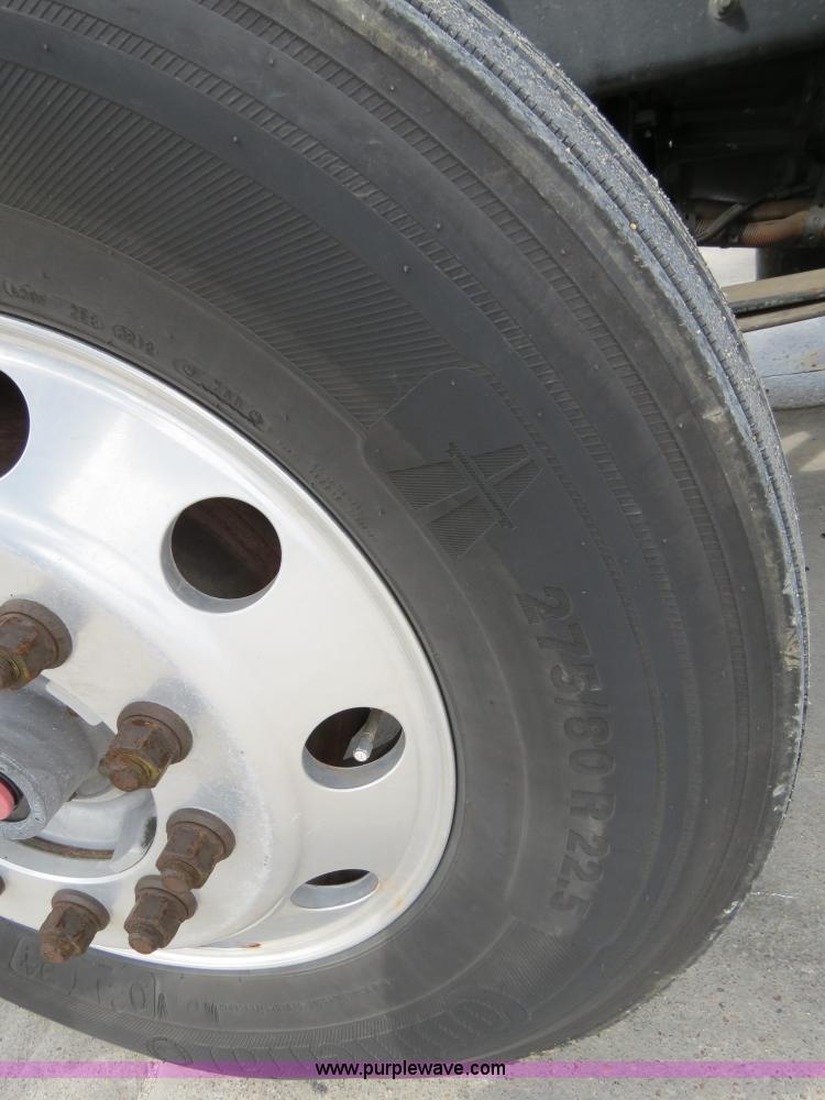 image for item B4567 1998 Kenworth T800 semi truck