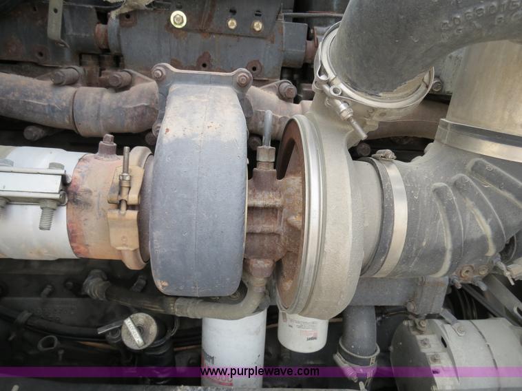 image for item B4567 1998 Kenworth T800 semi truck