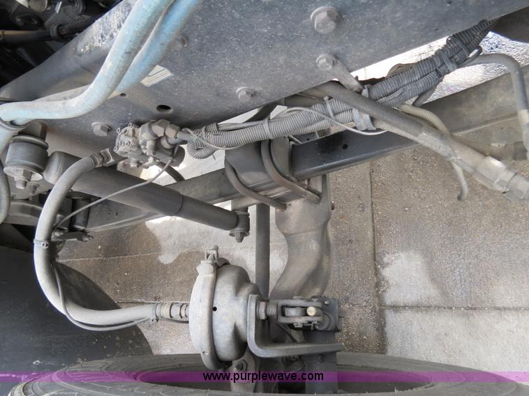 image for item B4567 1998 Kenworth T800 semi truck