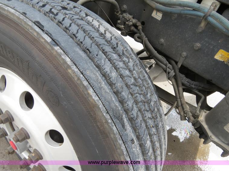 image for item B4567 1998 Kenworth T800 semi truck