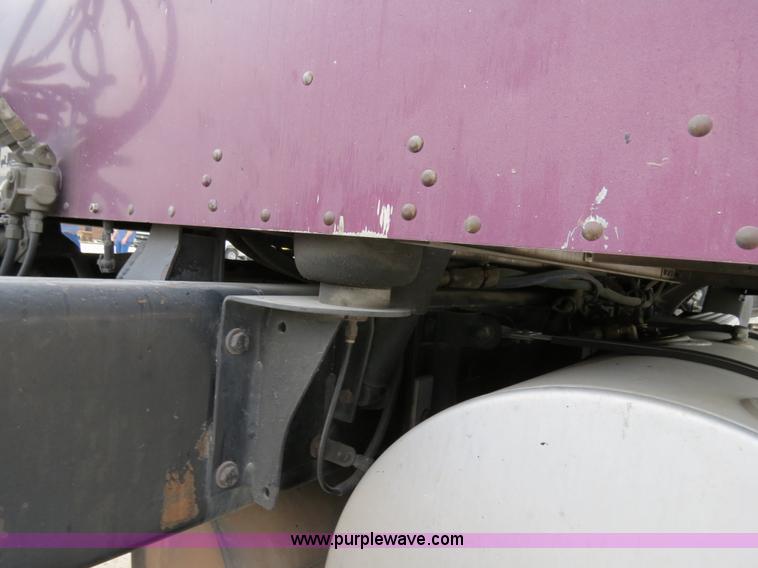 image for item B4567 1998 Kenworth T800 semi truck