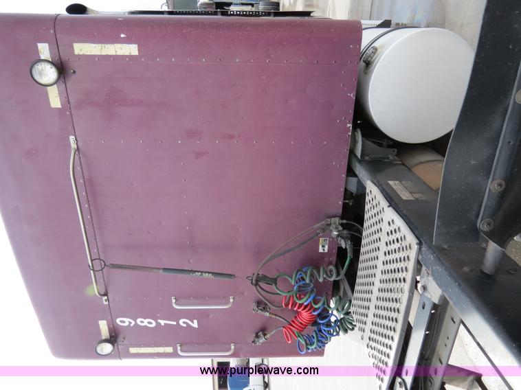 image for item B4567 1998 Kenworth T800 semi truck