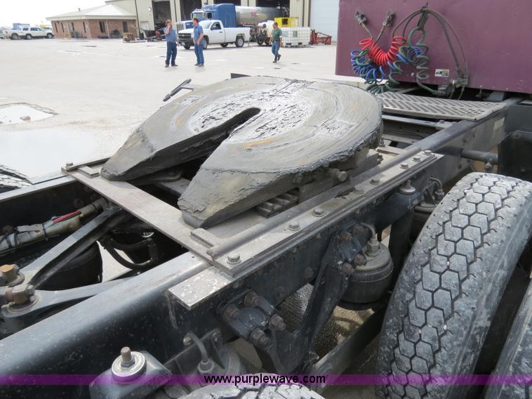 image for item B4567 1998 Kenworth T800 semi truck