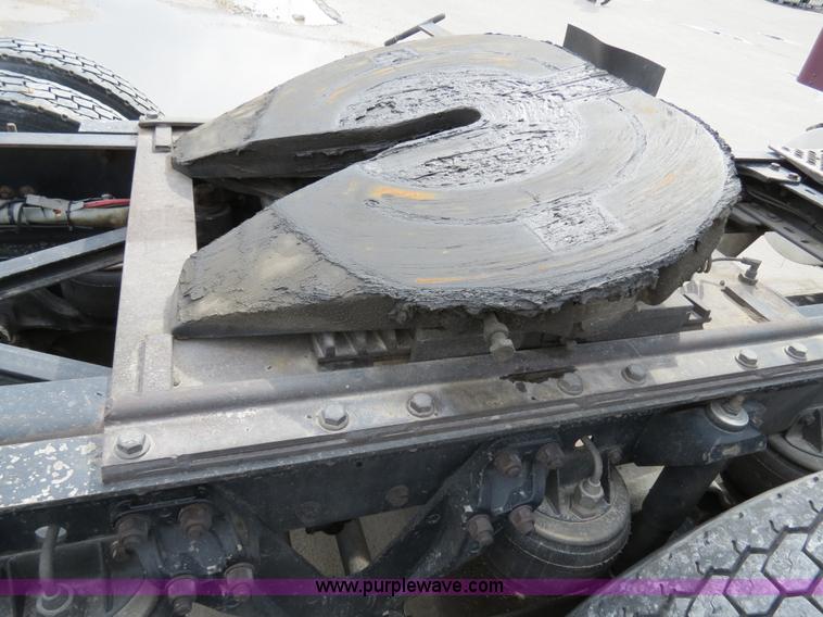 image for item B4567 1998 Kenworth T800 semi truck