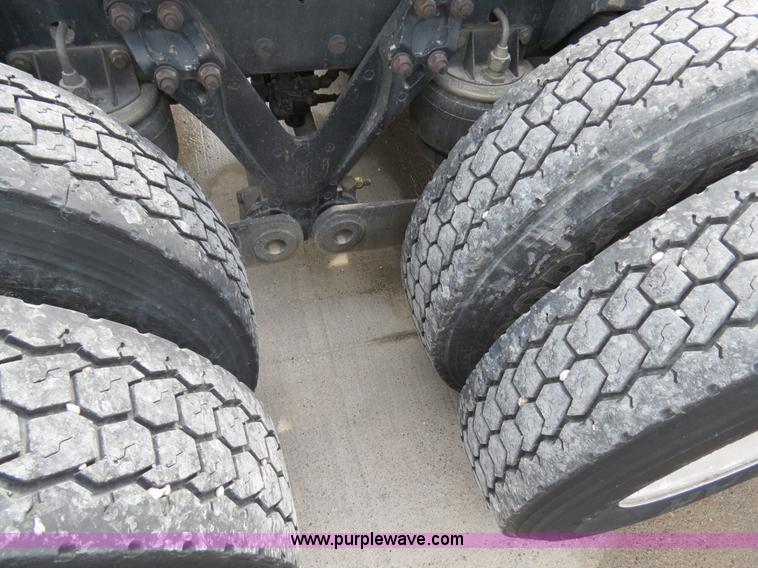 image for item B4567 1998 Kenworth T800 semi truck