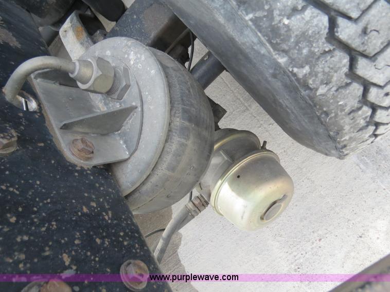 image for item B4567 1998 Kenworth T800 semi truck