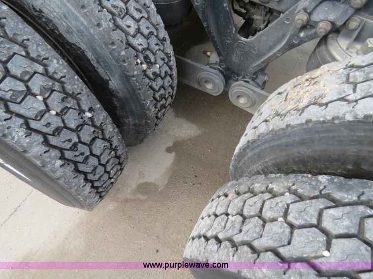 image for item B4567 1998 Kenworth T800 semi truck