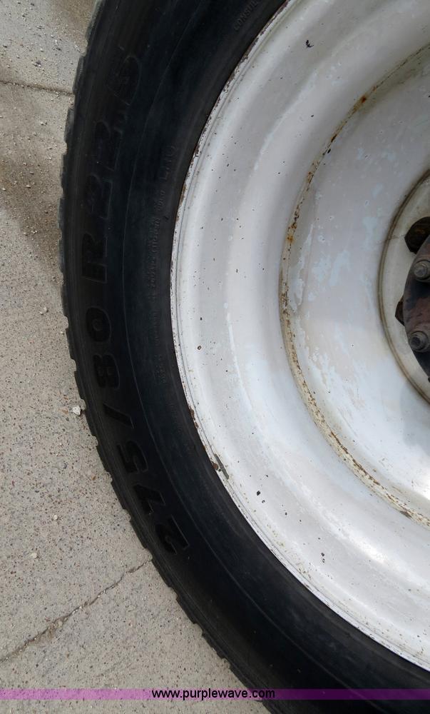 image for item B4567 1998 Kenworth T800 semi truck