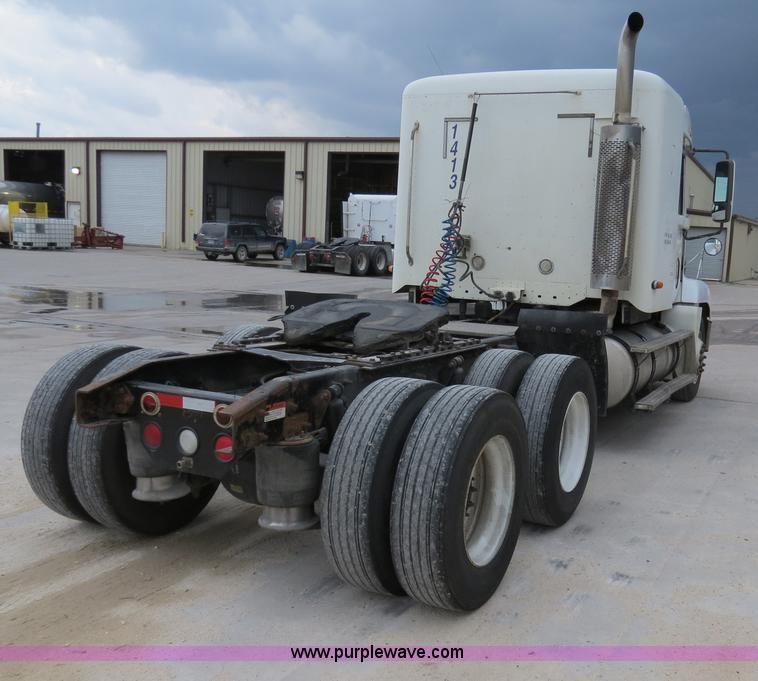 image for item B4568 2001 Freightliner C120 semi truck