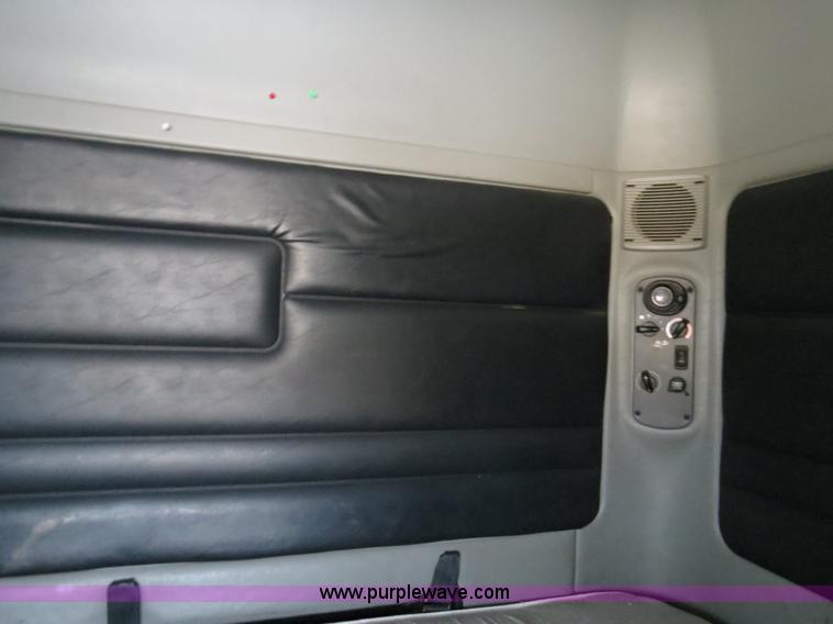 image for item B4568 2001 Freightliner C120 semi truck