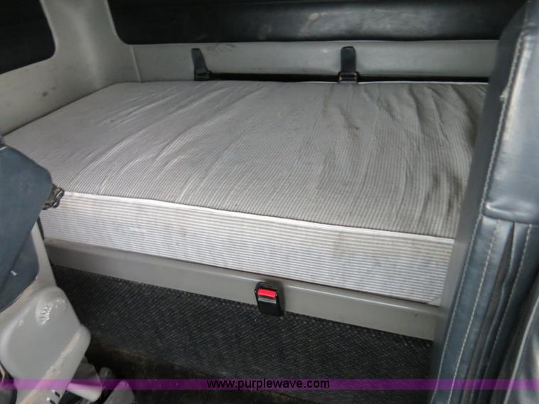 image for item B4568 2001 Freightliner C120 semi truck