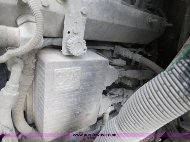 image for item B4568 2001 Freightliner C120 semi truck