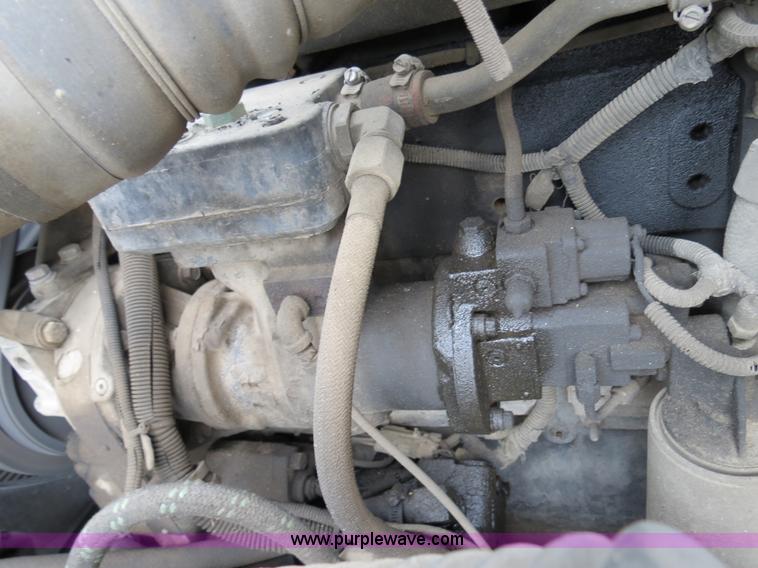 image for item B4568 2001 Freightliner C120 semi truck