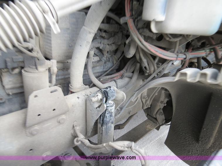 image for item B4568 2001 Freightliner C120 semi truck