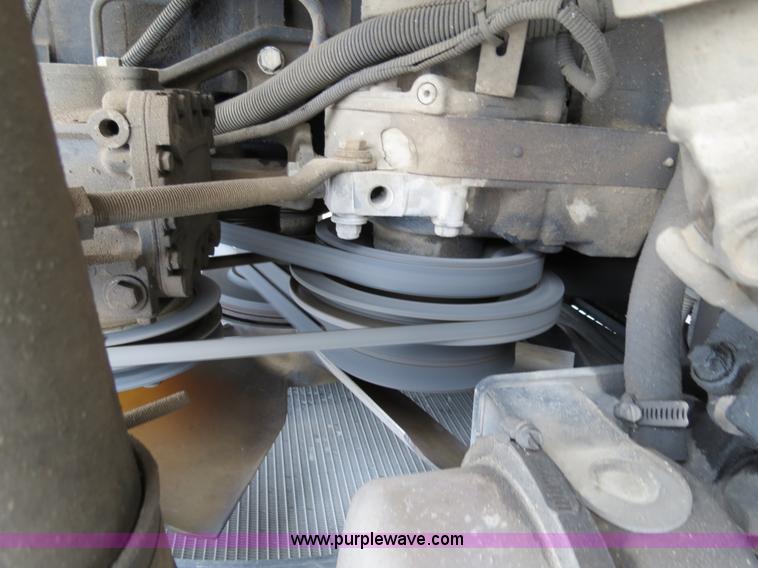 image for item B4568 2001 Freightliner C120 semi truck