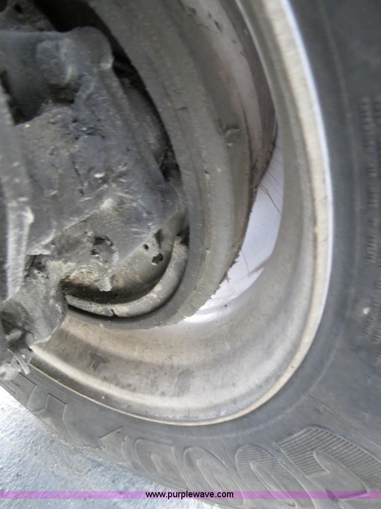 image for item B4568 2001 Freightliner C120 semi truck