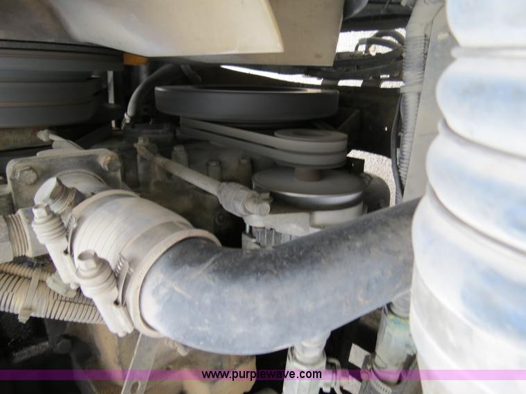 image for item B4568 2001 Freightliner C120 semi truck