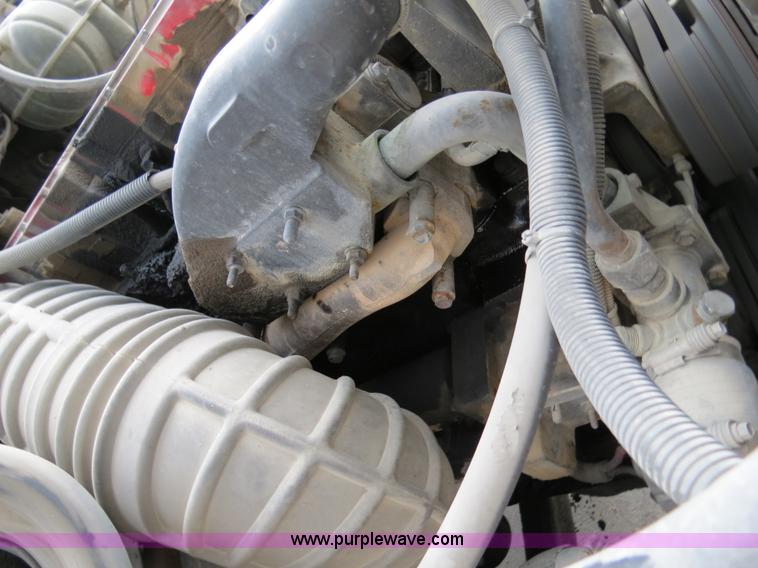 image for item B4568 2001 Freightliner C120 semi truck