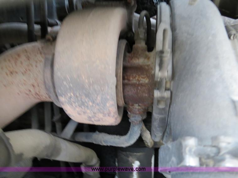 image for item B4568 2001 Freightliner C120 semi truck