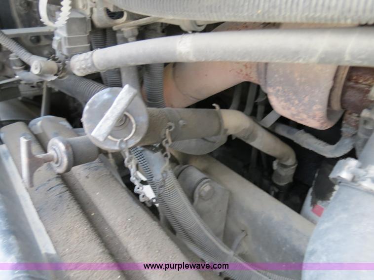 image for item B4568 2001 Freightliner C120 semi truck