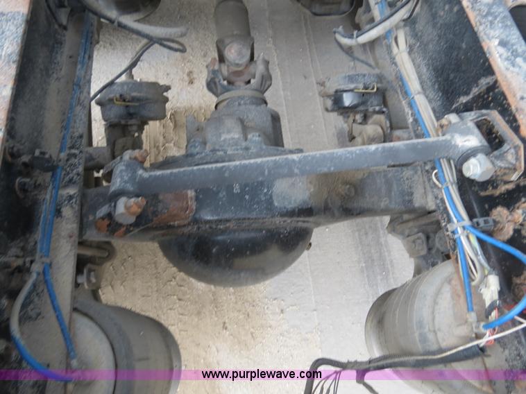 image for item B4568 2001 Freightliner C120 semi truck