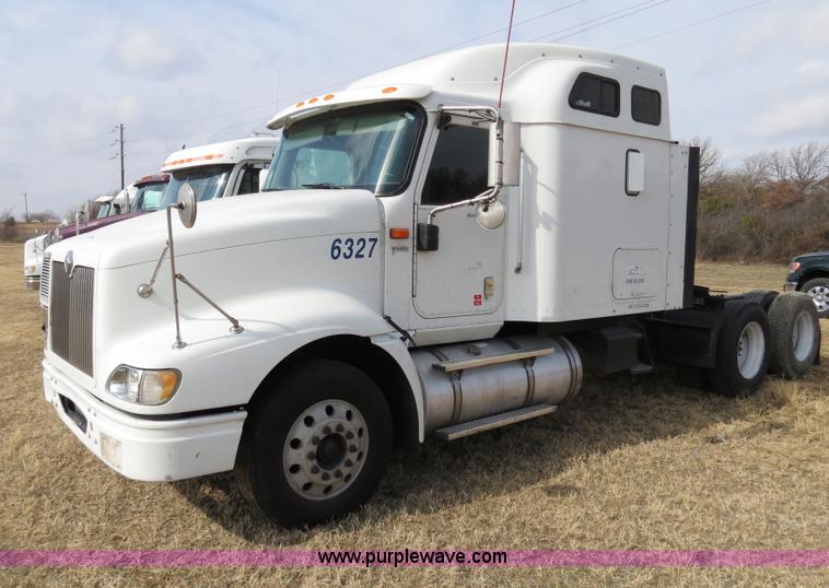 image for item B4569 2007 International 9400i semi truck