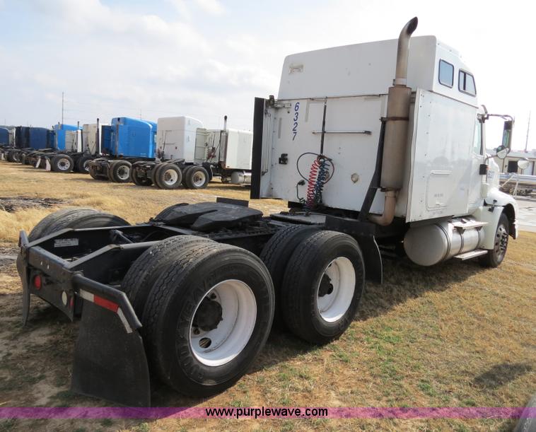 image for item B4569 2007 International 9400i semi truck