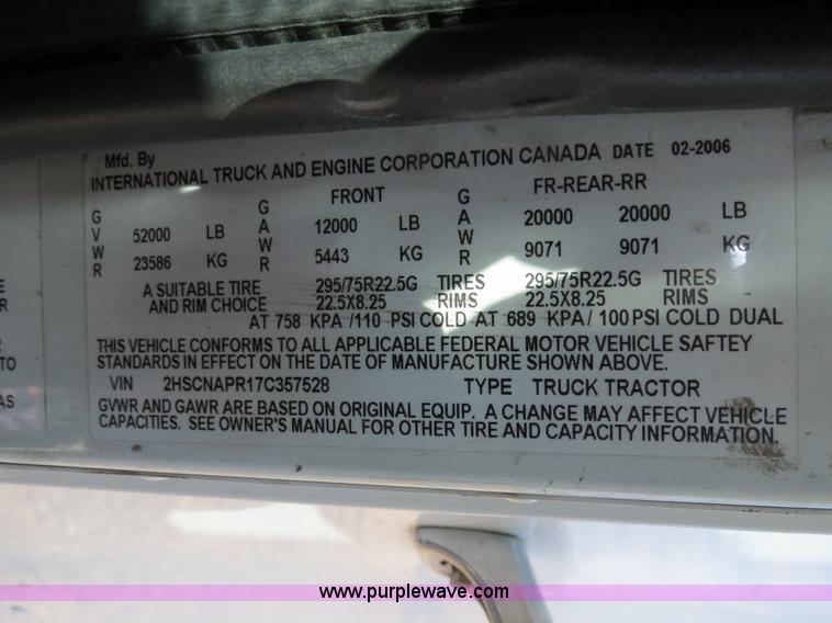 image for item B4569 2007 International 9400i semi truck