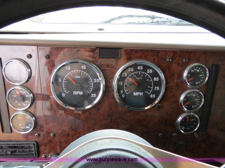 image for item B4569 2007 International 9400i semi truck