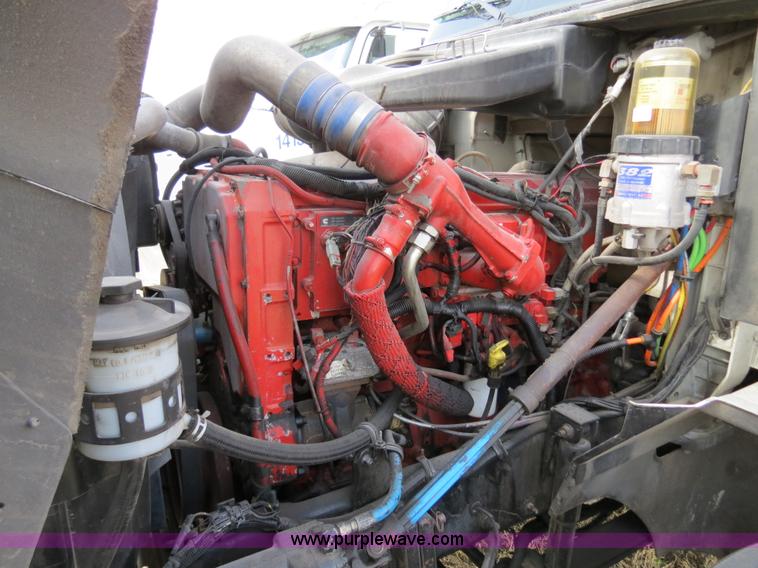 image for item B4569 2007 International 9400i semi truck