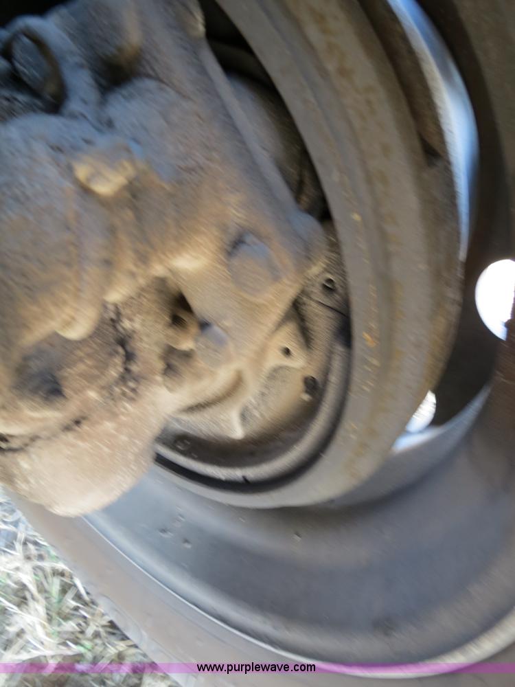 image for item B4569 2007 International 9400i semi truck