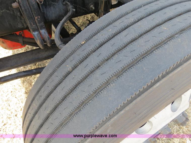 image for item B4569 2007 International 9400i semi truck