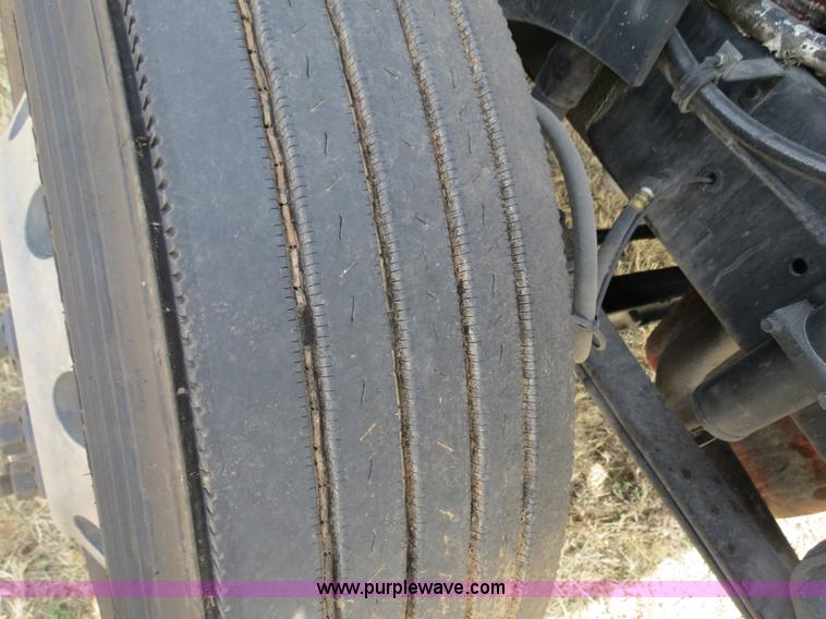 image for item B4569 2007 International 9400i semi truck