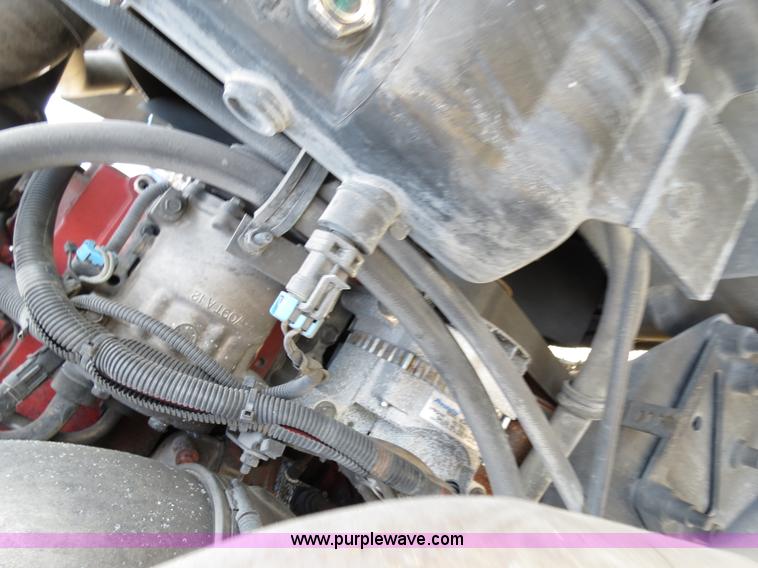 image for item B4569 2007 International 9400i semi truck